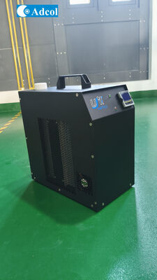 Resfriador de Líquido Termoelétrico Compacto com Dissipadores de Calor de Alta Densidade e Ventoinhas Nomeadas para Dissipação de Calor em Ambientes de Laboratório