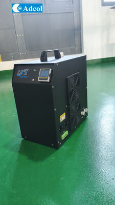 Resfriador de Líquido Termoelétrico Compacto com Dissipadores de Calor de Alta Densidade e Ventoinhas Nomeadas para Dissipação de Calor em Ambientes de Laboratório